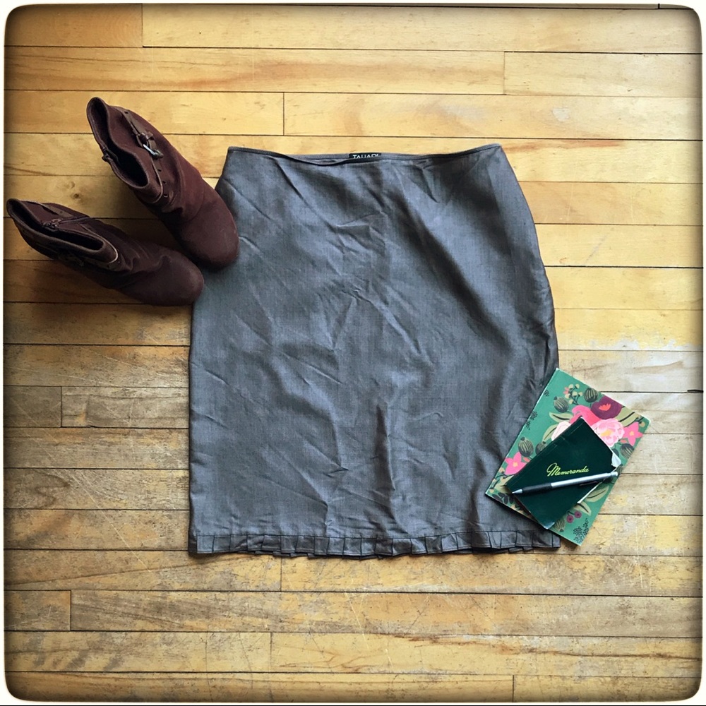 TAHARI skirt with pleated ruffle hem brown/grey